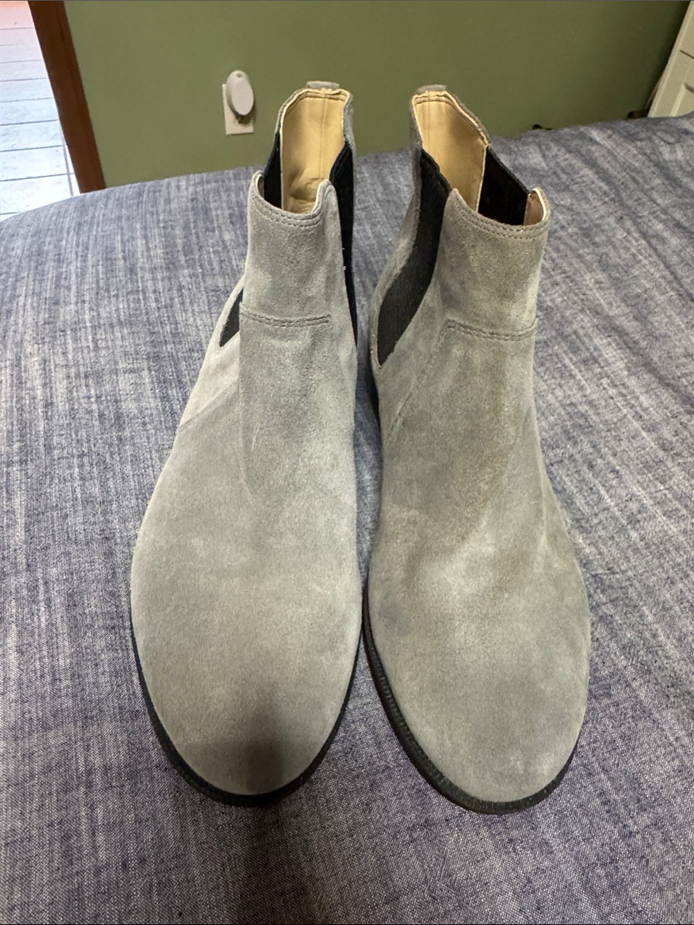Womens’s  Grey Suede Chelsea Boots